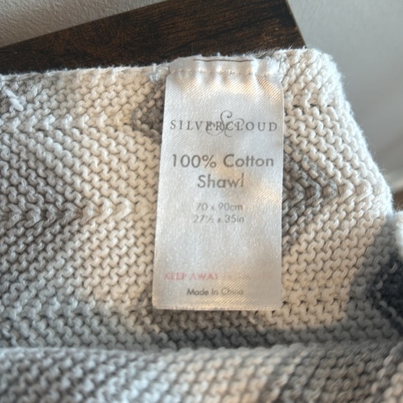 New Silver Cloud Unisex Baby Blanket/Shawl Gray and White Chevron Pattern - Picture 4 of 6